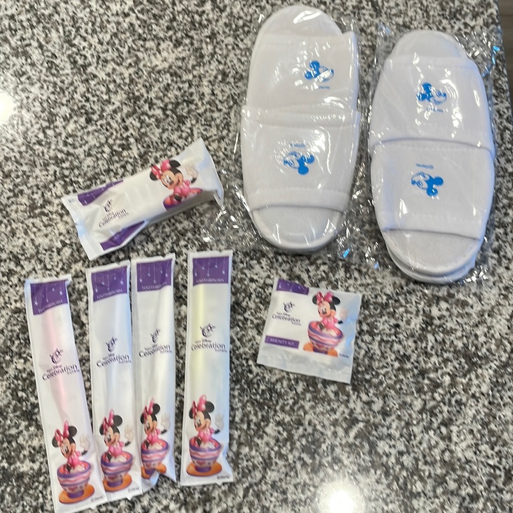 Mickey Minnie Tokyo Disneyland Celebrations Hotel Amenities Slippers Toothbrush